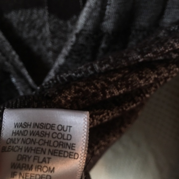 Very nice women’s button down sweater size medium - Picture 6 of 8